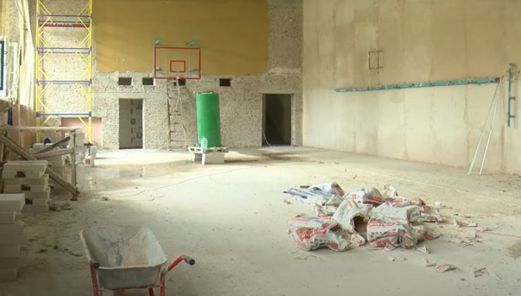 В прифронтовом Торецке капитально ремонтируют школу