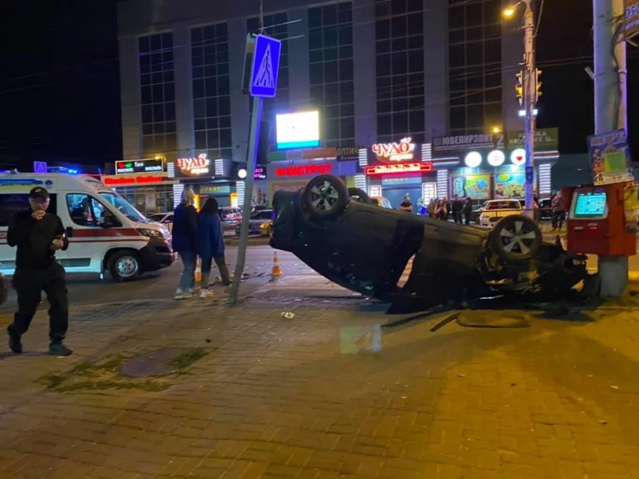 В Краматорске перевернулся автомобиль