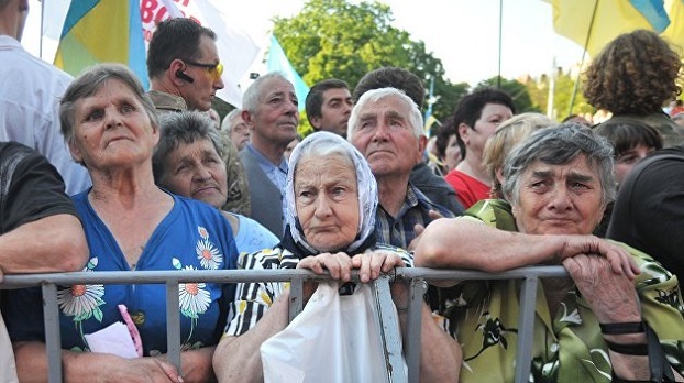 В Украине в начале осени изменятся правила выплаты госпомощи и пенсий 