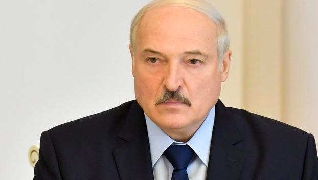 Лукашенко заявил, что Беларусь не будет принимать самолеты из Украины