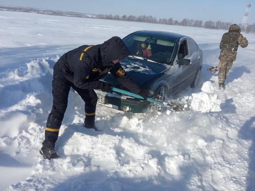 Вчера на Луганщине помощь спасателей понадобилась семи автомобилям
