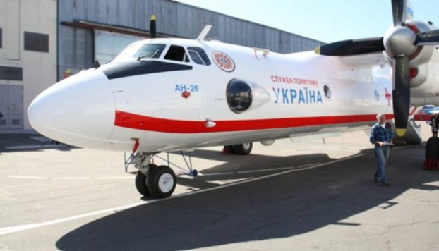 Самолет ГСЧС доставил пациентку из Мариуполя в Киев