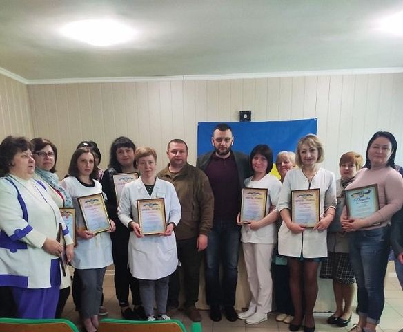 Начальник Константиновской городской военной администрации поздравил медицинских сестер