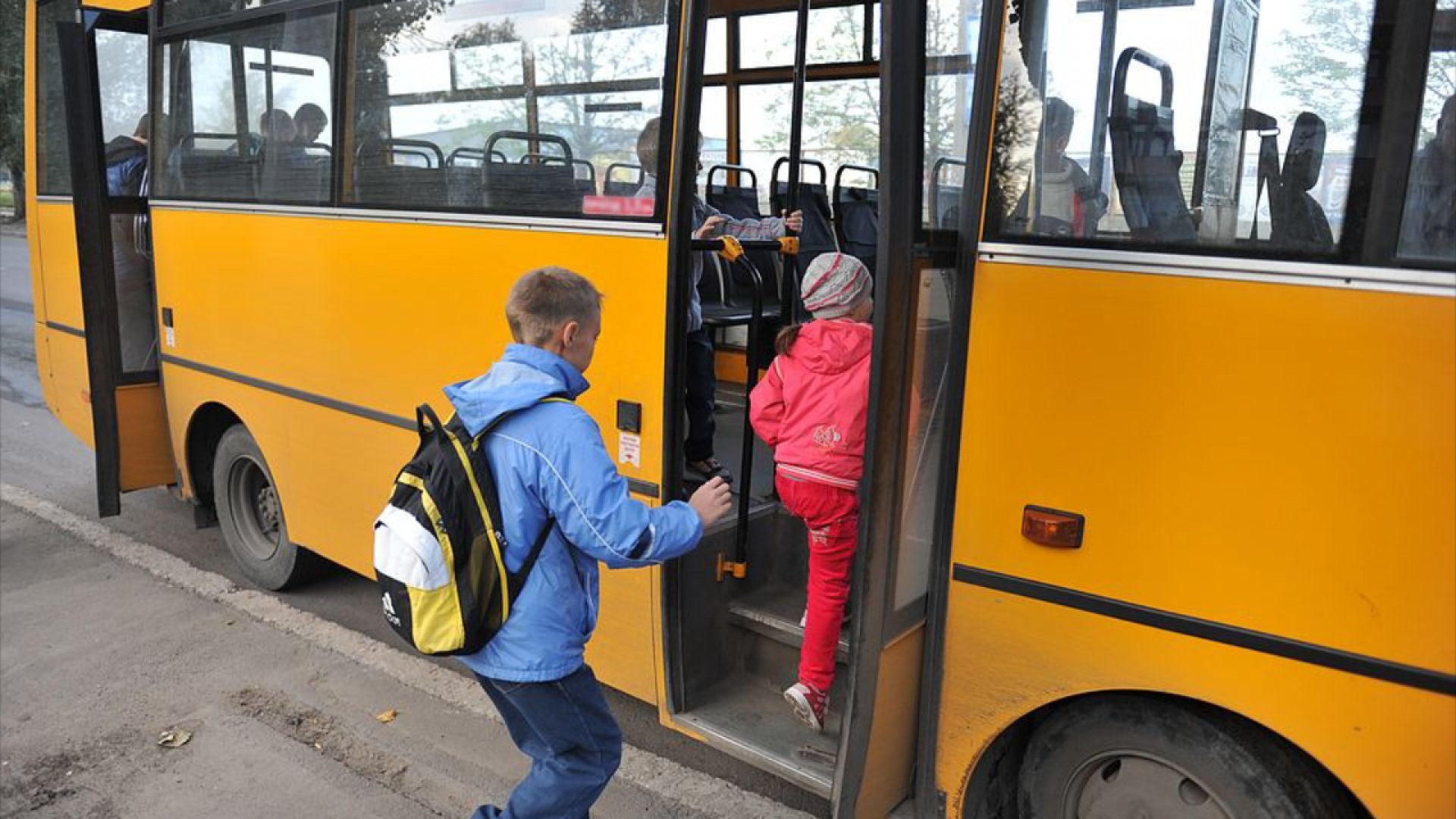 В Дружковке депутаты горсовета от «Оппозиционного блока» предложили сделать льготным проезд в маршрутках для школьников