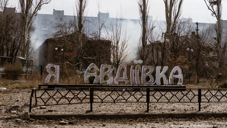 Окупанти б'ють по домівках в Авдіївці, коли бачать дим від буржуек - Барабаш