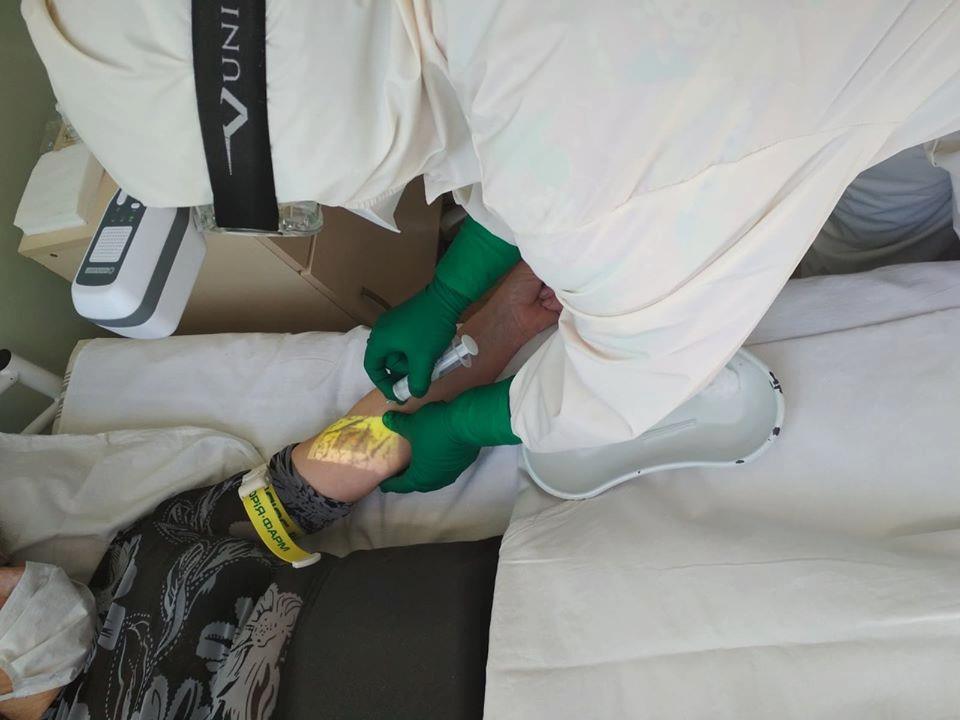 Меценат помог трем больницам Луганщины приобрести венозные сканеры