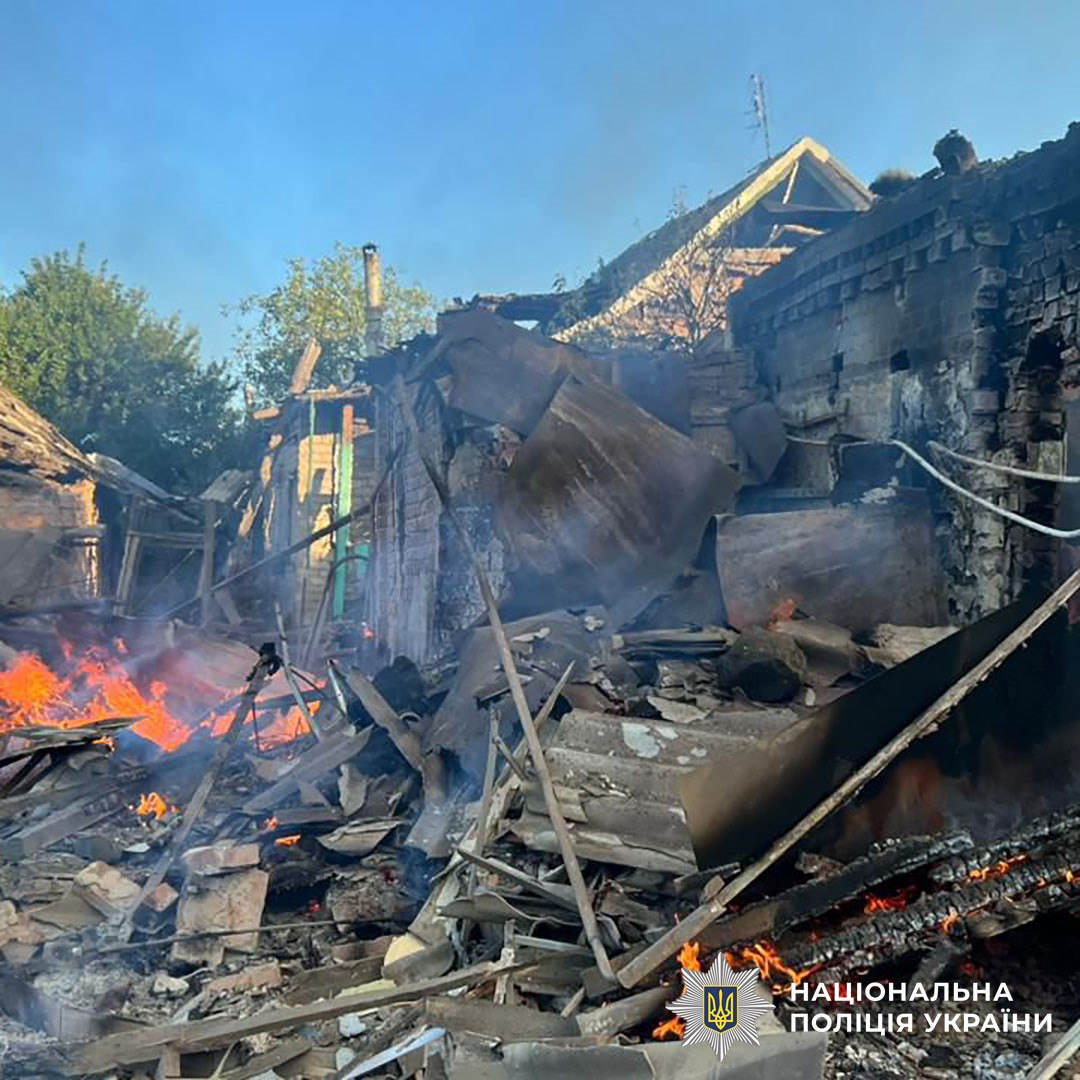 Троє людей загинули, 11 зазнали поранень внаслідок масованих обстрілів на Донеччині Троє людей загинули, 11 зазнали поранень внаслідок масованих обстрілів на Донеччині