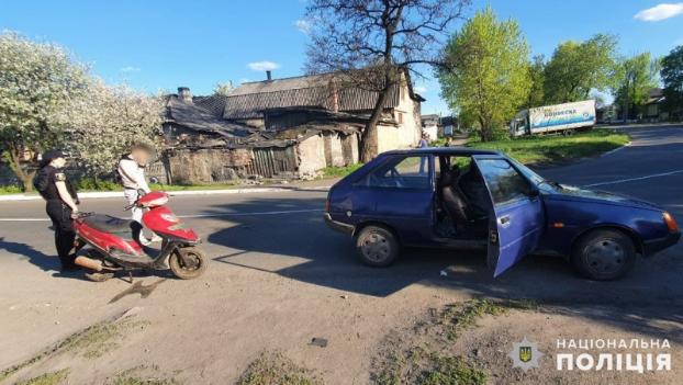 В Доброполье водитель скутера попал под машину