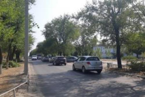 В Северодонецке  на одной из центральных улиц возникла большая автомобильная пpобка