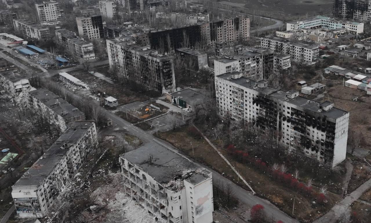 У Костянтинівці є загиблі: по місту били авіабомби та дрони, постраждало авто волонтерів