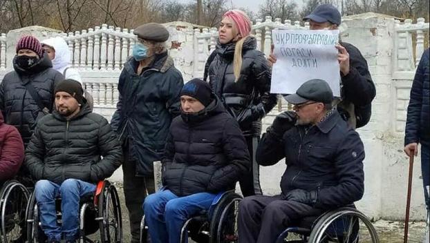 В Славянске прошла акция в поддержку закрытого санатория