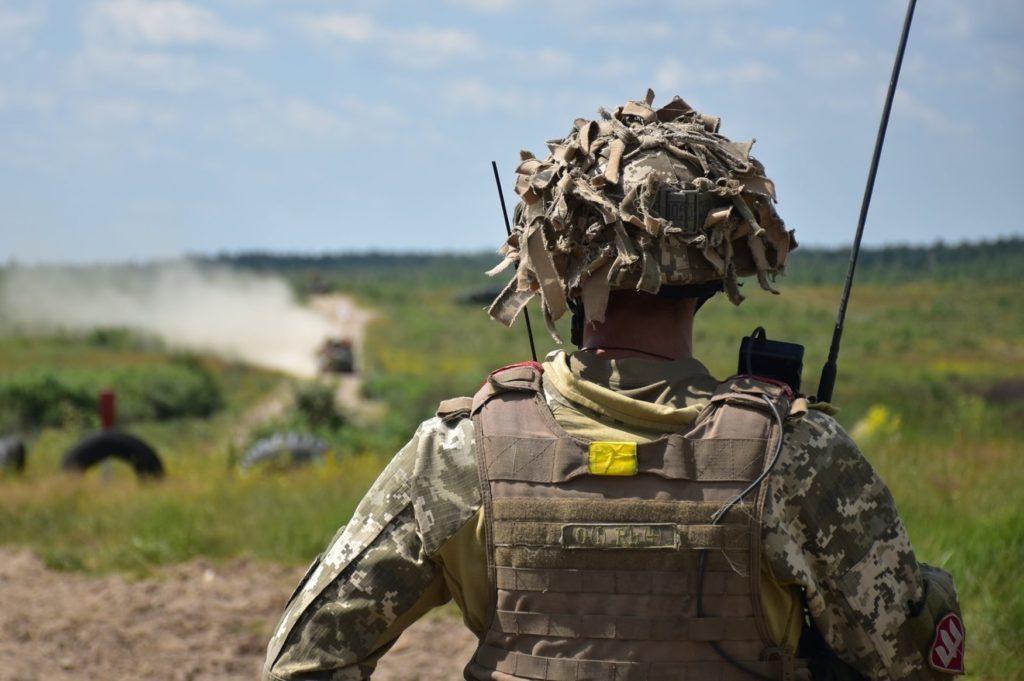 В зоне ООС погибли двое военнослужащих, еще трое ранены В зоне ООС погибли двое военнослужащих, еще трое ранены