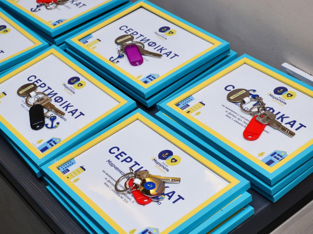 Підтримка переселенців: маріупольські родини отримали ключі від нового житла