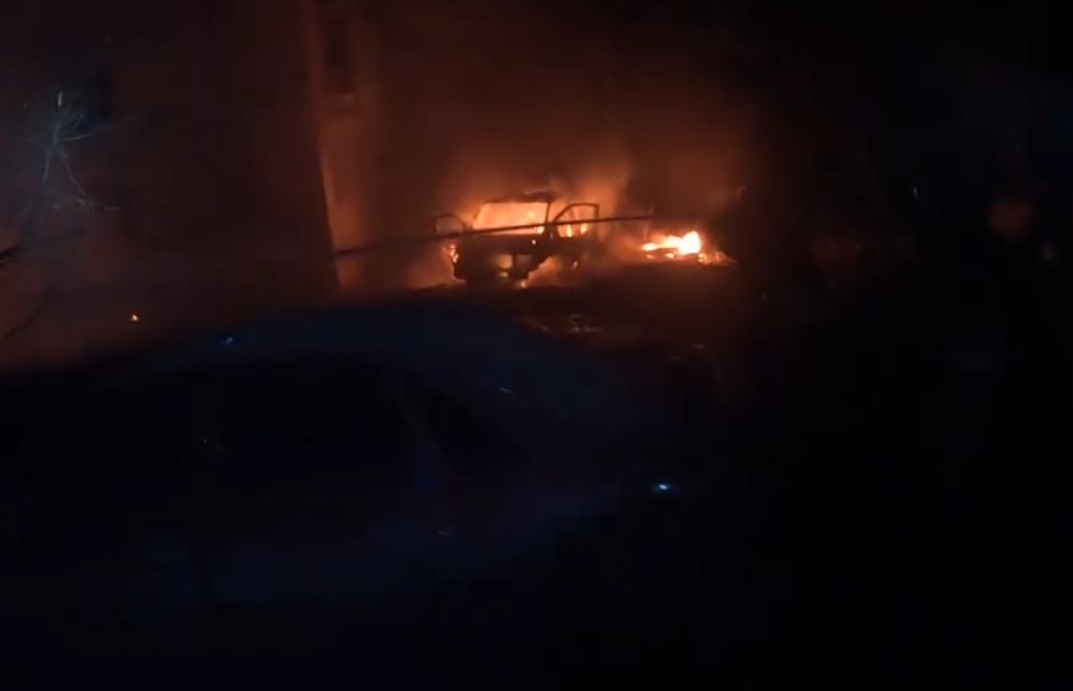 У Кураховому сгоріли два легкових автомобіля