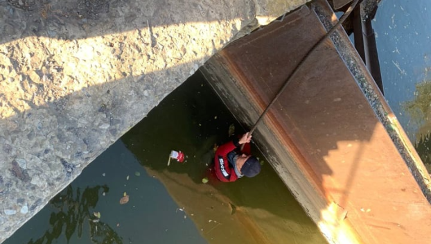 В Покровском районе спасатели достали из воды мужчину