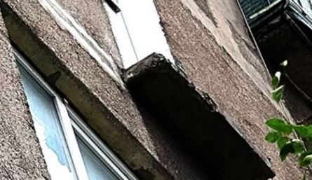 В Мариуполе обрушившийся балкон погубил молодого парня