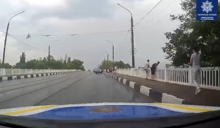 На мосту в Краматорске женщина хотела свести счеты с жизнью