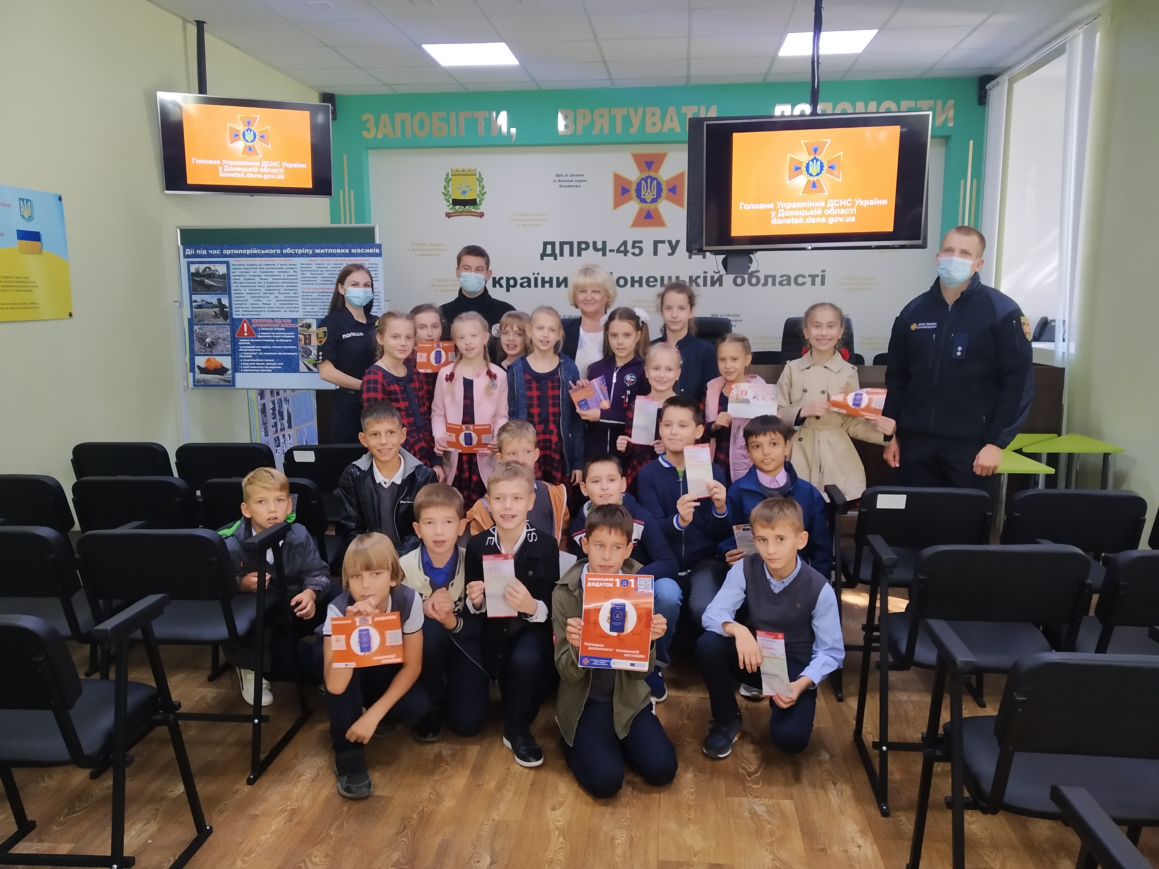Школьники Дружковки посетили пожарную часть с познавательной экскурсией