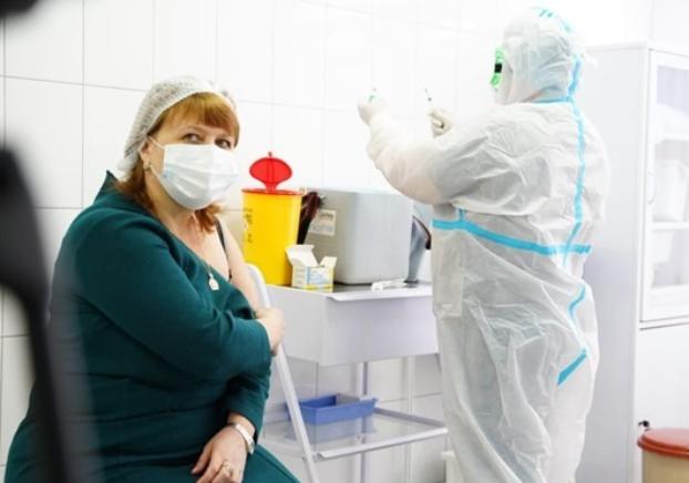 Сколько педагогов в школах Украины уже вакцинировано