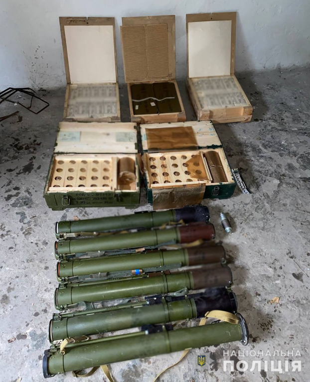 Мужчина хранил в гараже мощный арсенал оружия в Донецкой области