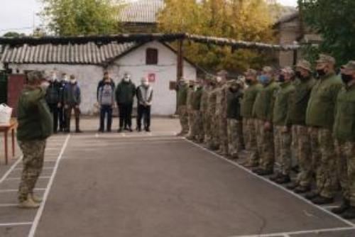 В Лисичанске  торжественно проводили призывников в ряды ВСУ