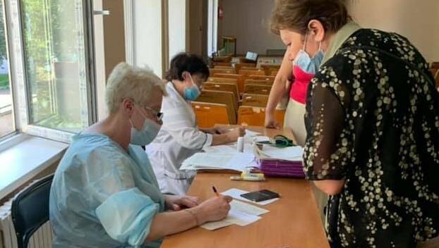 В Мариуполе начали вакцинировать педагогов