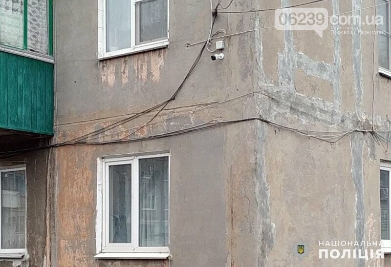 камера видеонаблюдения на фасаде жилого дома