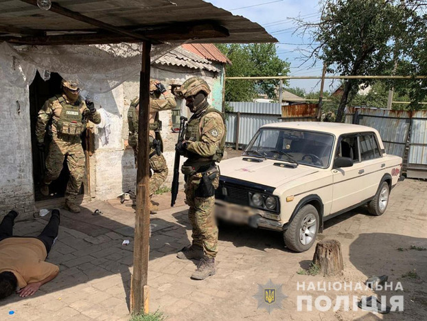 Полиция задержала группу наркодилеров на севере Донецкой области