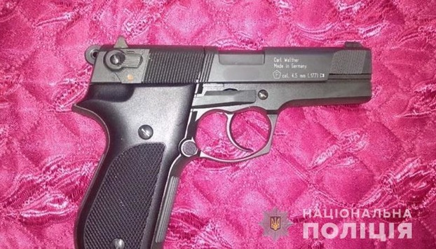 Полиция изъяла арсенал оружия в квартире жителя Старобельска