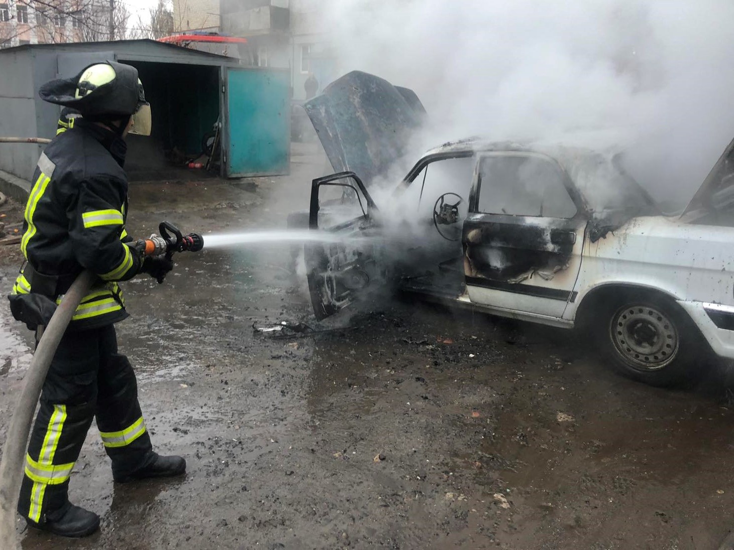 В Славянске сегодня загорелся легковой автомобиль