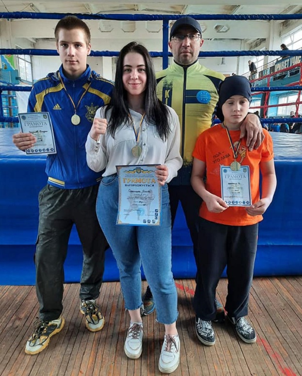 Кикбоксеры из Константиновки успешно выступили на областных соревнованиях