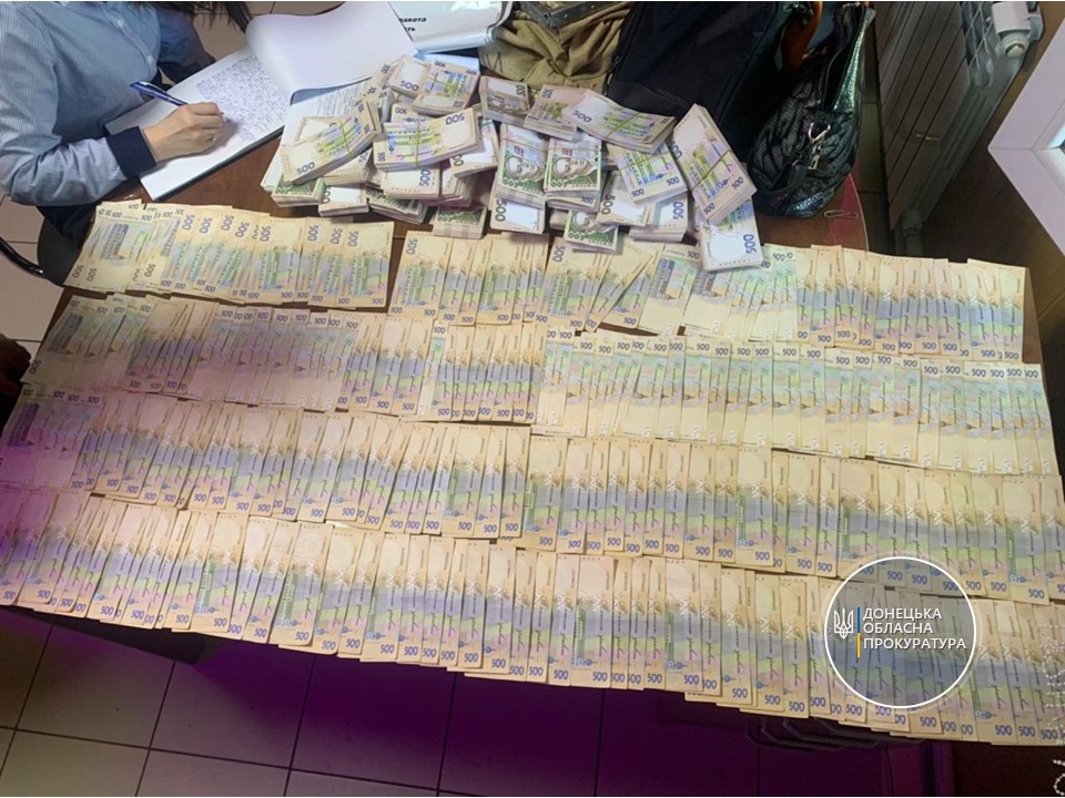В Донецкой области чиновница подозревается в получении взятки в 2 млн гривен