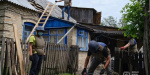  В Красногоровке  разрушенные дома восстанавливают спасатели из Сумской области