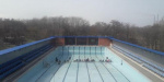 В Курахово осуществляется масштабная очистка и ремонт бассейна в СК «Олимпийский»