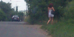 На трассе между Краматорском и Славянском проститутки зовут прямо в кусты