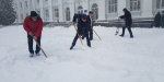 В Северодонецке чиновники убирали город от выпавшего снега