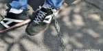 Девочку-подростка сажали на цепь на Луганщине