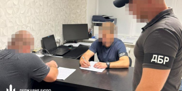 Донецька область: офіцер підозрюється у фіктивних виплатах військовим