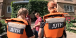Рятувальники евакуювали з Олексієво-Дружківки маму із двома доньками
