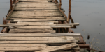 Славянцы просят власти отремонтировать опасный мост