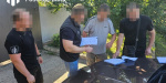 В одному із судів Донецької області допомагали батькам неповнолітніх виїжджати за кордон