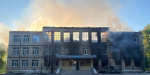 Опубликовано видео пожара в школе Авдеевки, которую обстреляли из «Града»