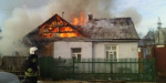 В Доброполье пожарные спасли молодую маму с маленькими детьми из огня
