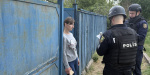 Рятувальники та поліція переконують родини з дітьми евакуюватися