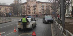 В Мариуполе автомобиль снес ограждение тротуара