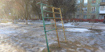 С детских площадок в Краматорске уберут аварийные качели