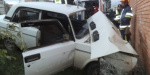 В Краматорске спасатели вытаскивали мужчину из покарёженного авто