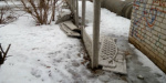 В Славянске вандалы разрушили забор одной из школ
