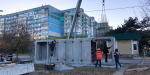 В Славянске начали устанавливать первые мобильные бетонные укрытия