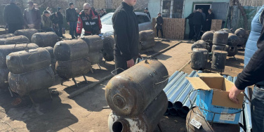 Волонтери надали буржуйки та водонагрівачі мешканцям Дружківської громади